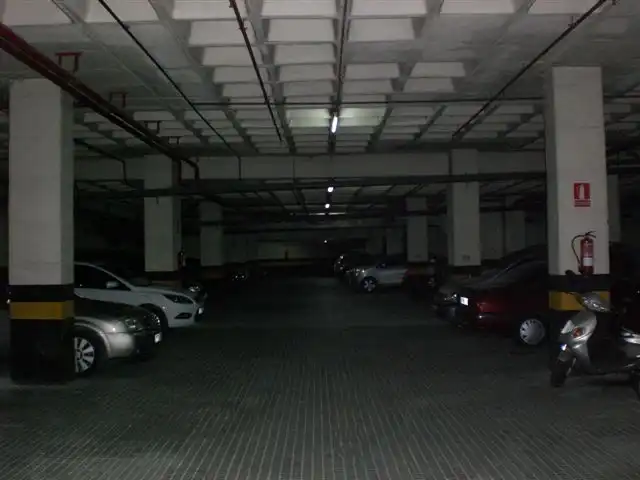 Parkplatz zur Miete in CALLE ALMOGAVERS 74, imagen 2