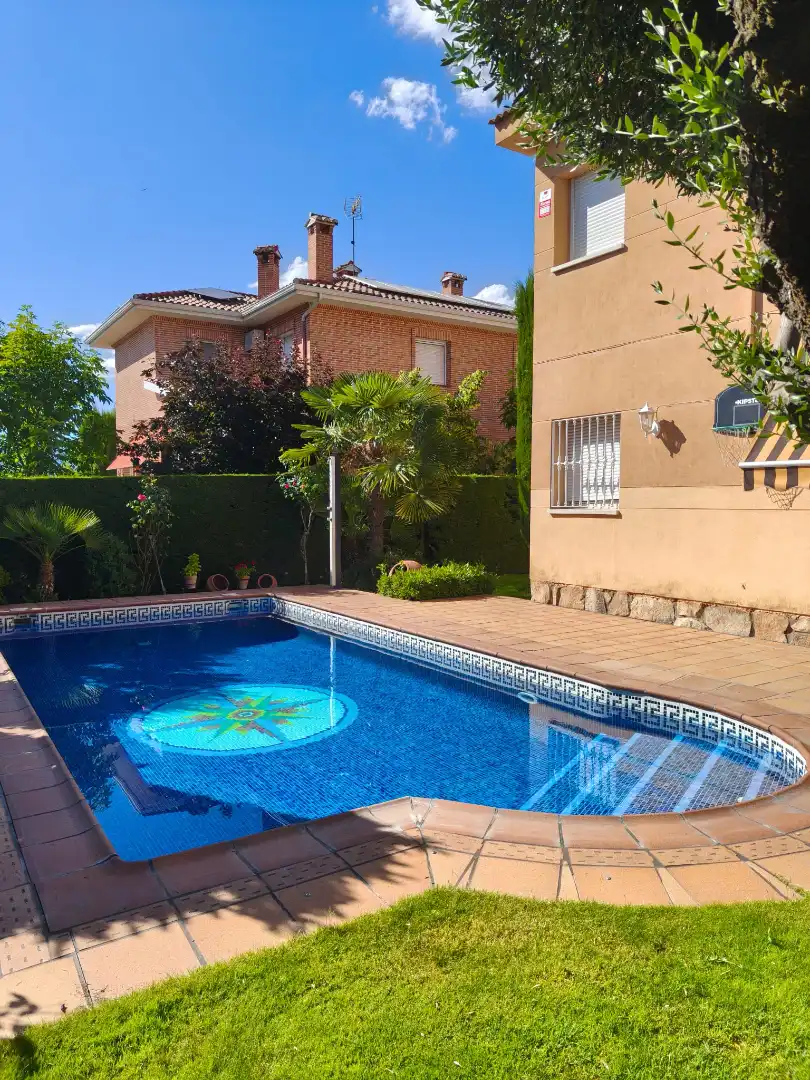 Piscina de Casa o chalet en venta en Colmenar Viejo con Aire acondicionado, Calefacción y Jardín privado