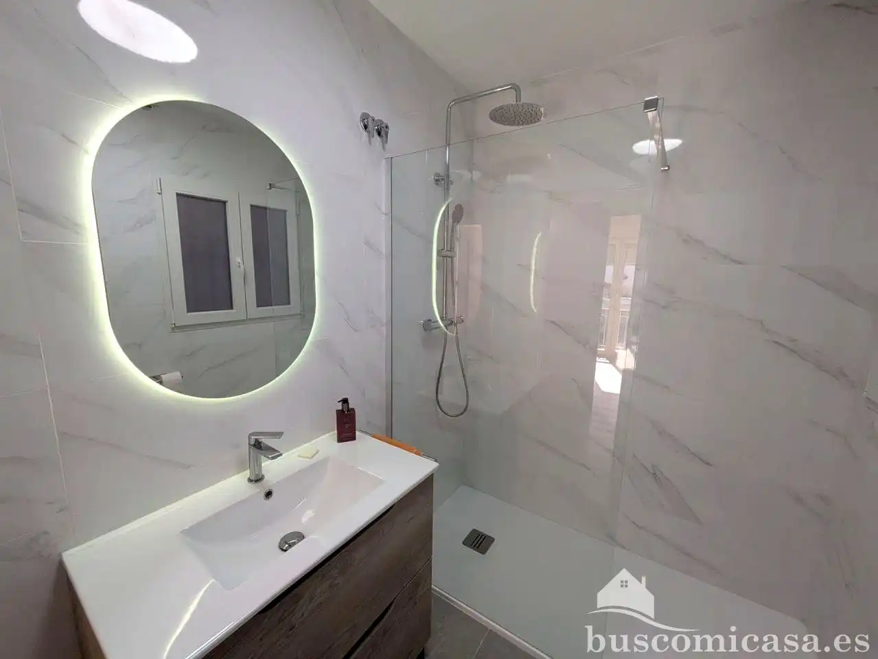 Flat for rent in Calle Canalejas, Centro ciudad