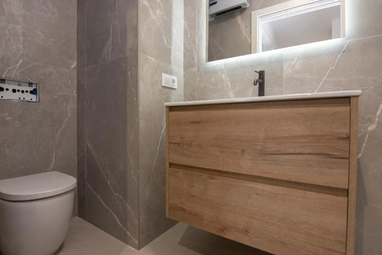 Baño de Dúplex en venta en A Coruña Capital  con Calefacción