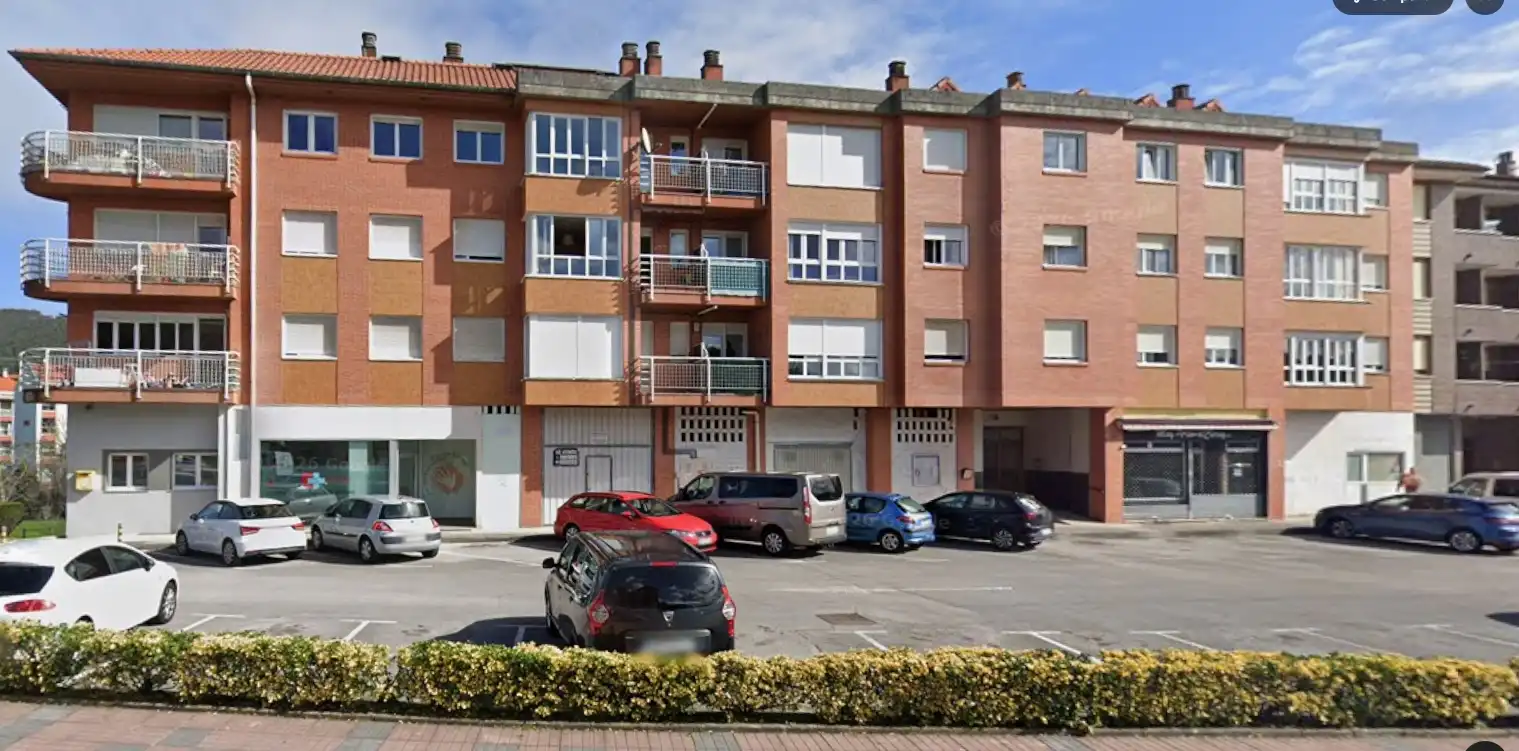Piso con ascensor en venta en Castañeda