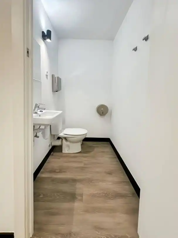 Baño de Oficina de alquiler en Madrid con Aire acondicionado y Amueblado