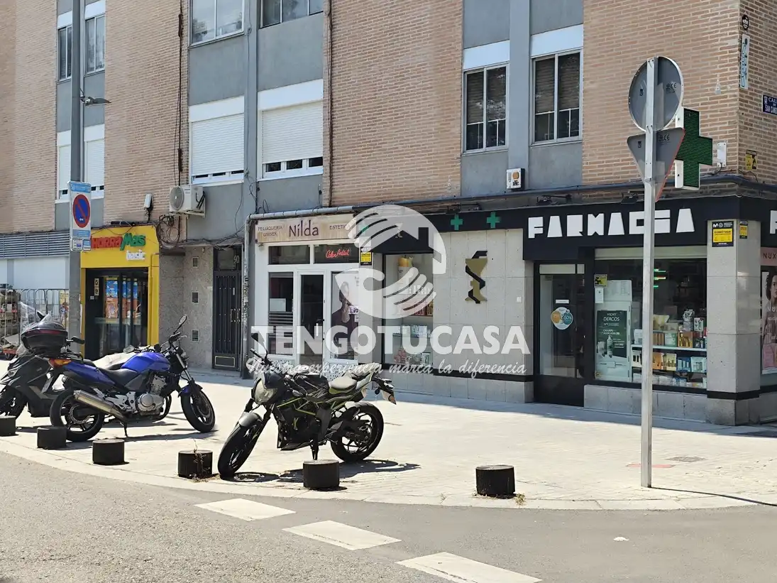 Vista exterior de Pis en venda en Madrid amb Aire condicionat, Calefacció i Jardí privat