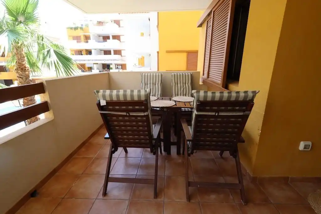 Terraza de Apartamento de alquiler en Torrevieja con Aire acondicionado, Calefacción y Jardín privado