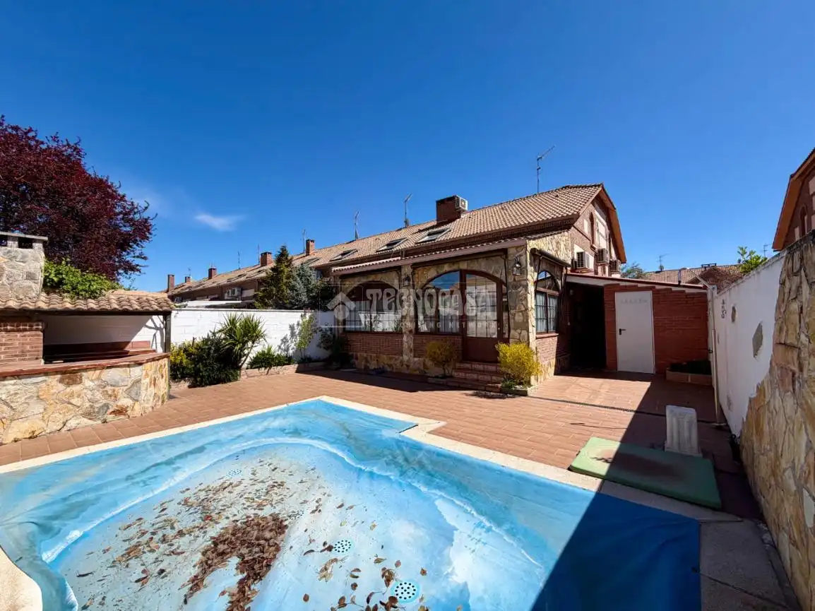 Casa adosada en venta en Villanueva de la Torre