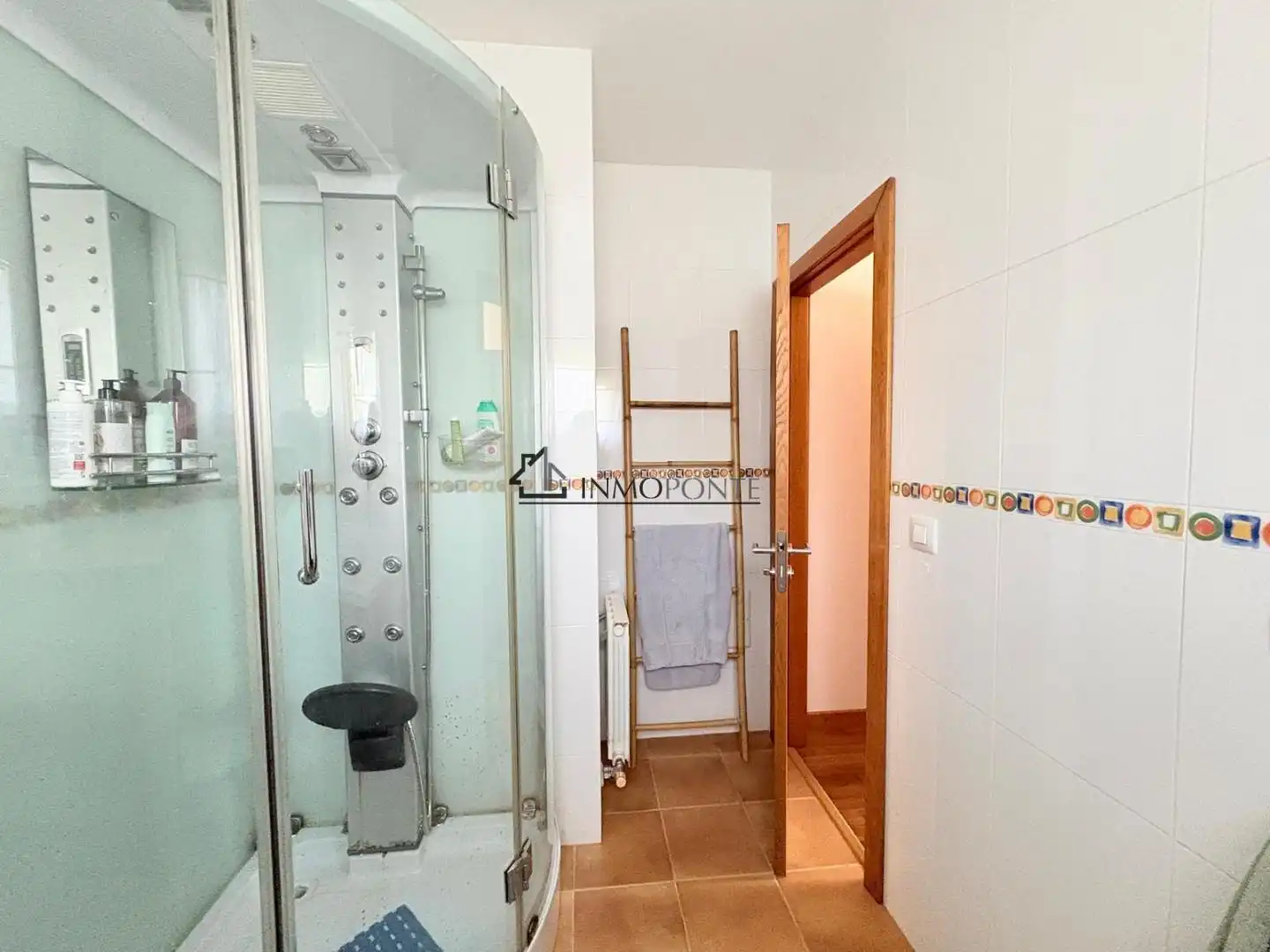 Bany de Casa o xalet en venda en Pontevedra Capital  amb Calefacció, Jardí privat i Terrassa