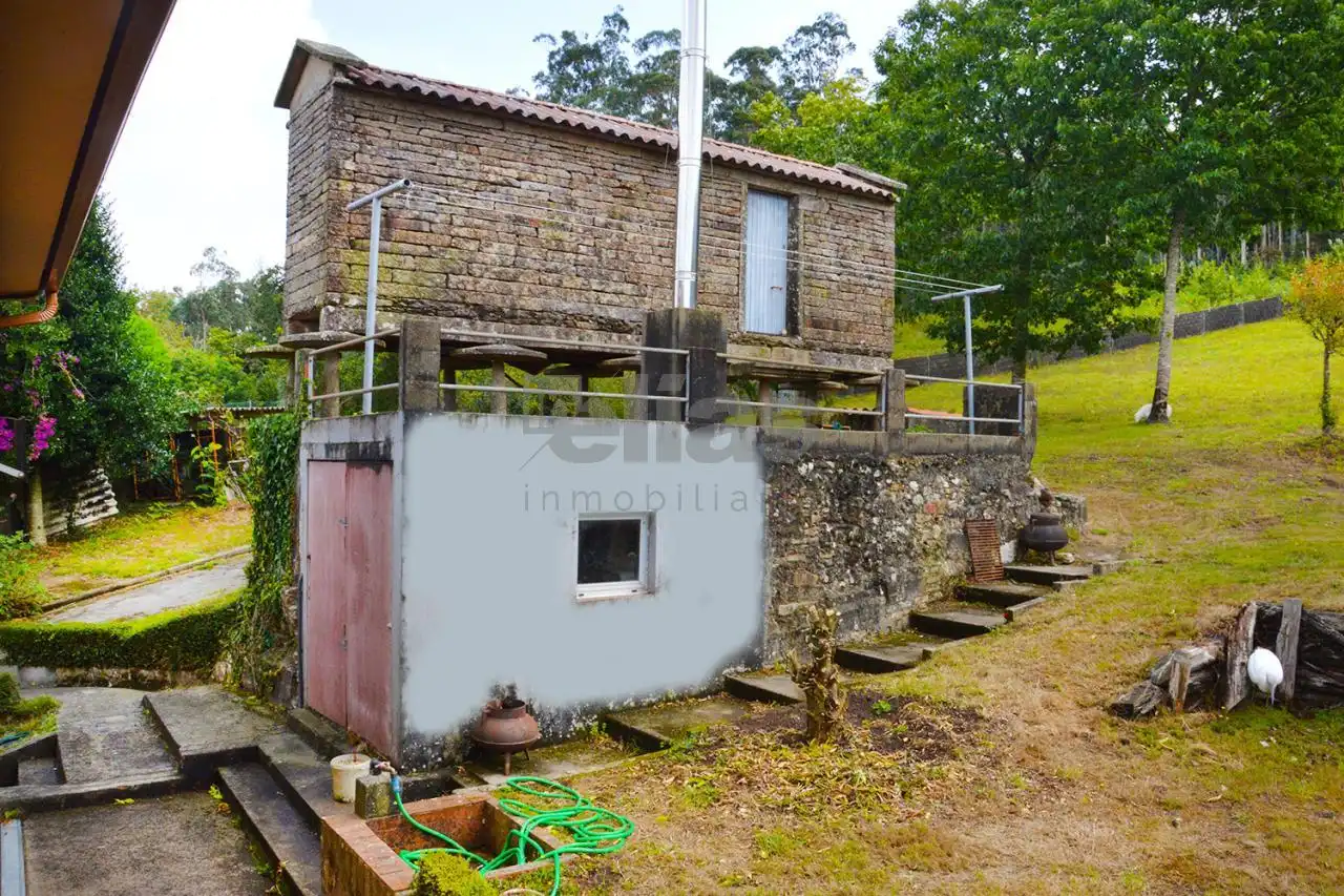 Vista exterior de Casa o xalet en venda en Zas amb Calefacció, Jardí privat i Traster