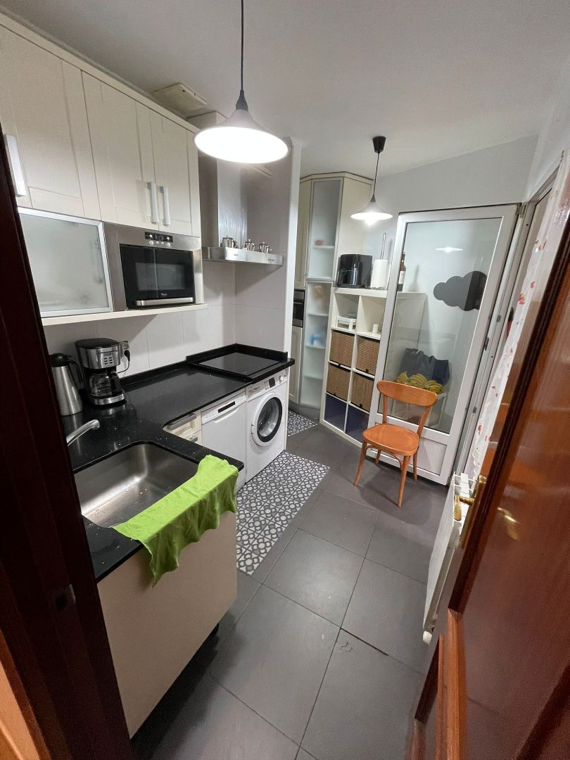 Cuina de Pis en venda en Barakaldo  amb Calefacció, Parquet i Moblat