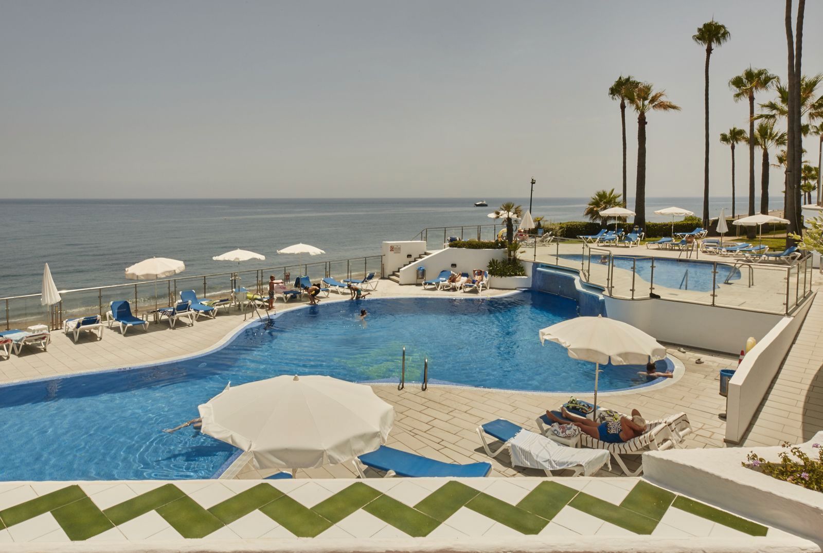 Piscina de Pis en venda en Estepona amb Aire condicionat, Terrassa i Traster