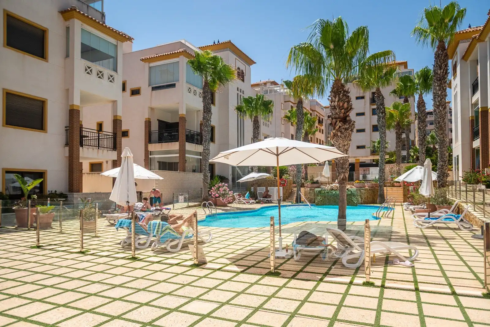 Piscina de Apartamento en venta en Guardamar del Segura con Calefacción, Jardín privado y Terraza