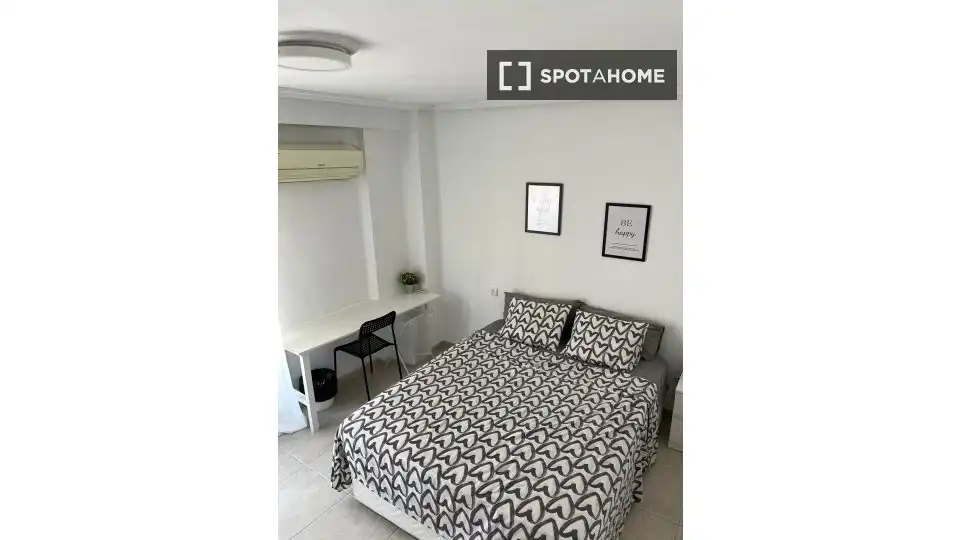 Habitación de Piso de alquiler en Valencia con Aire acondicionado, Calefacción y Amueblado