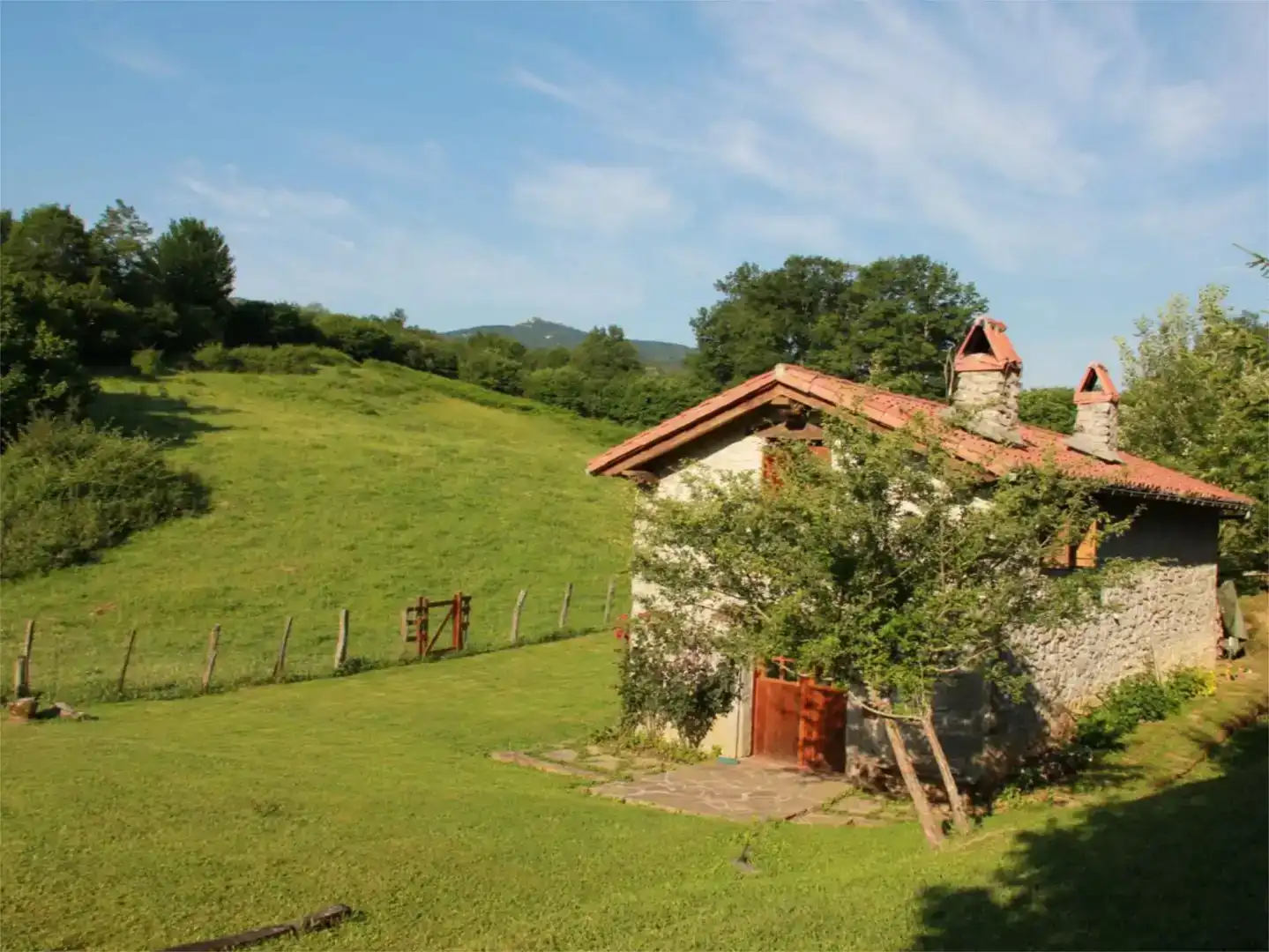 Garden of Country homes for sale in Larraun, Navarra