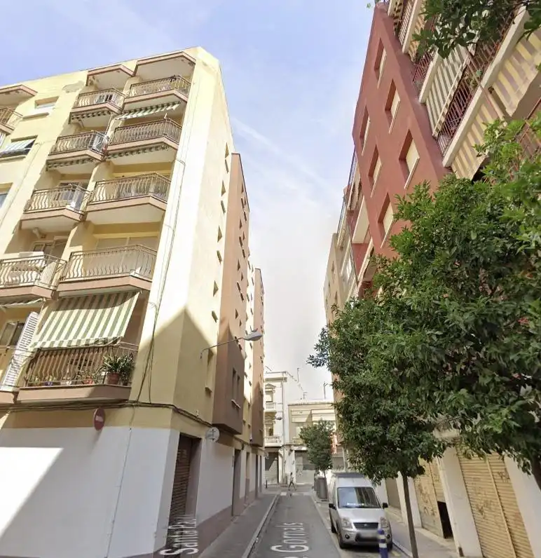 Flat with terrace for sale in GORNALS