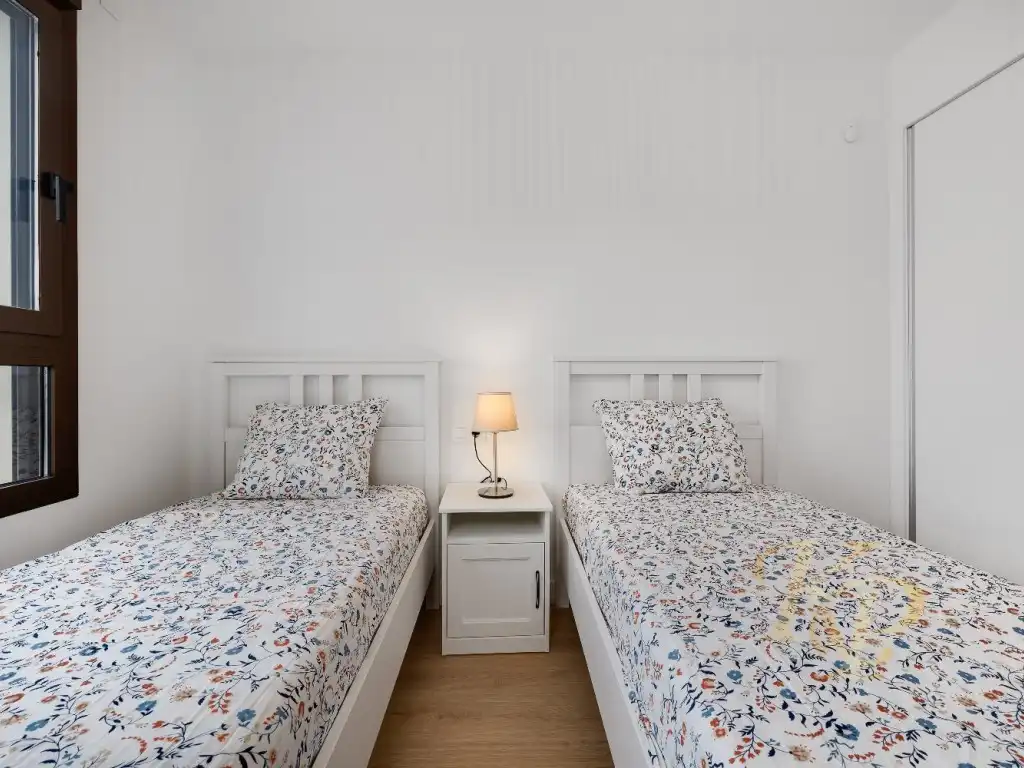 Dormitori de Apartament en venda en Orihuela amb Aire condicionat i Jardí privat