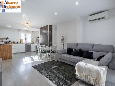 Maison mitoyenne avec balcon à vendre à Calle MULHACEN