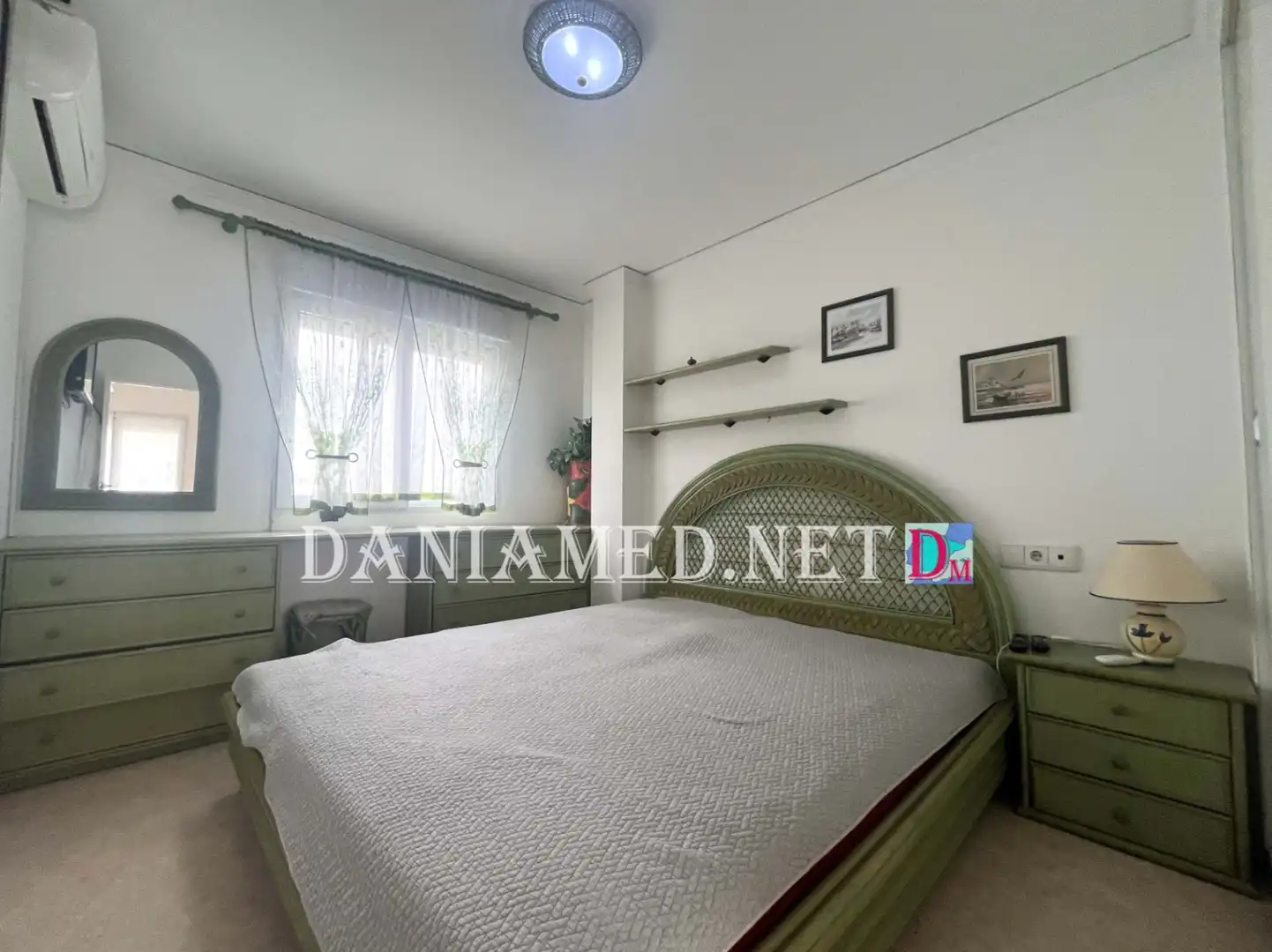 Schlafzimmer von Einfamilien-Reihenhaus zum Verkauf in Els Poblets mit Klimaanlage, Heizung und Privatgarten