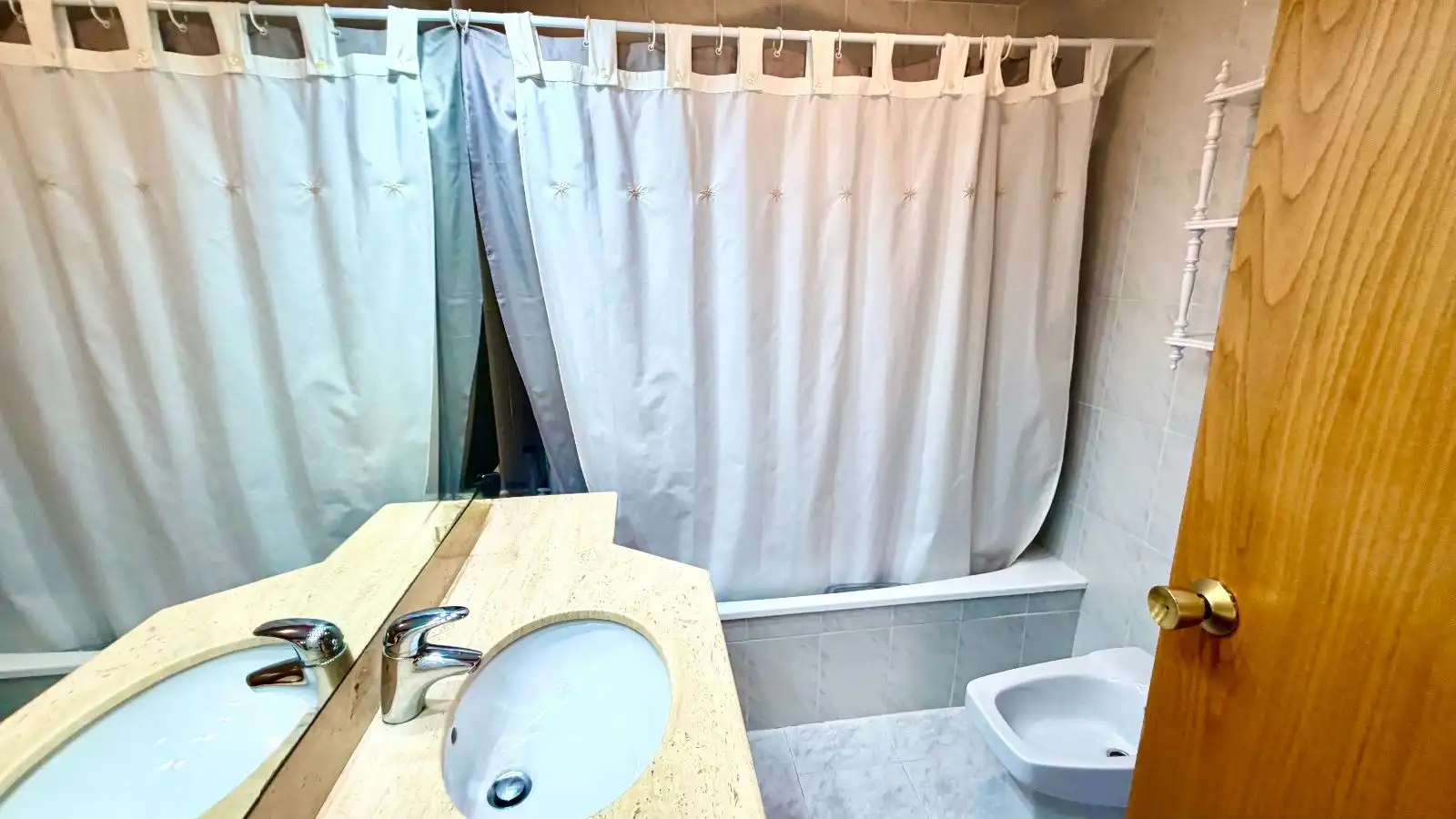 Bathroom of Flat for sale in El Vendrell  with Air Conditioner, Heating and Terrace