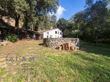 Casa rustica con giardino in vendita a Sant Cebrià de Vallalta