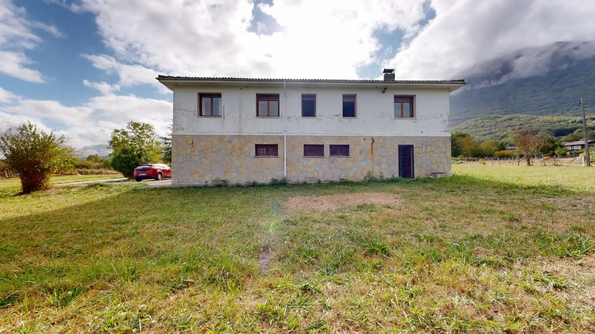 Vista exterior de Casa o xalet en venda en Valle de Mena amb Calefacció, Jardí privat i Terrassa