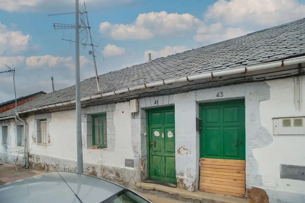 Casa con jardín en venta en Fabero