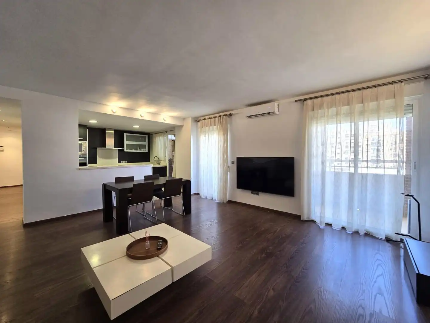Living room of Flat for sale in Valencia  with Air Conditioner, Heating and Parquet flooring