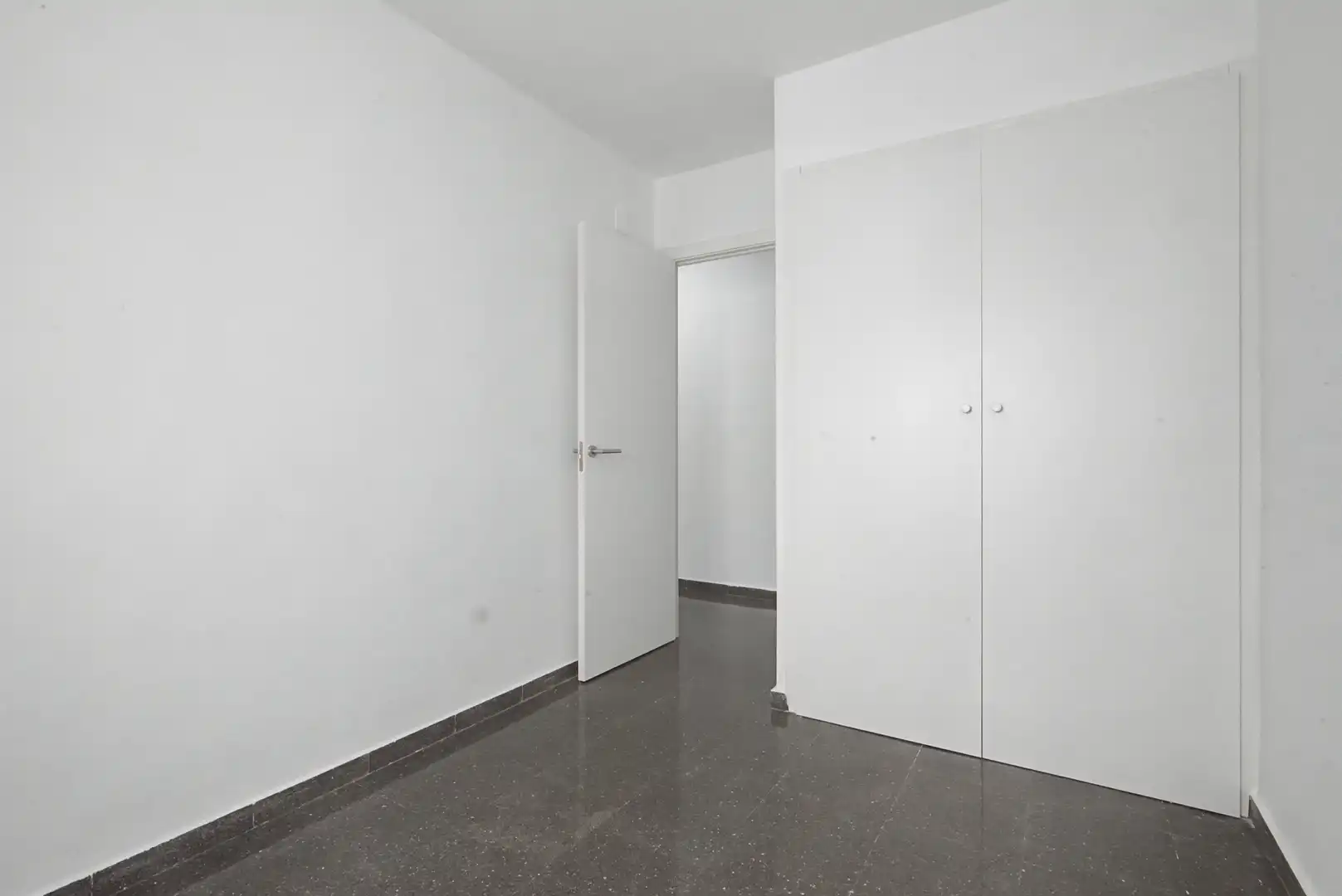 Flat for sale in Valencia  with Air Conditioner and Terrace