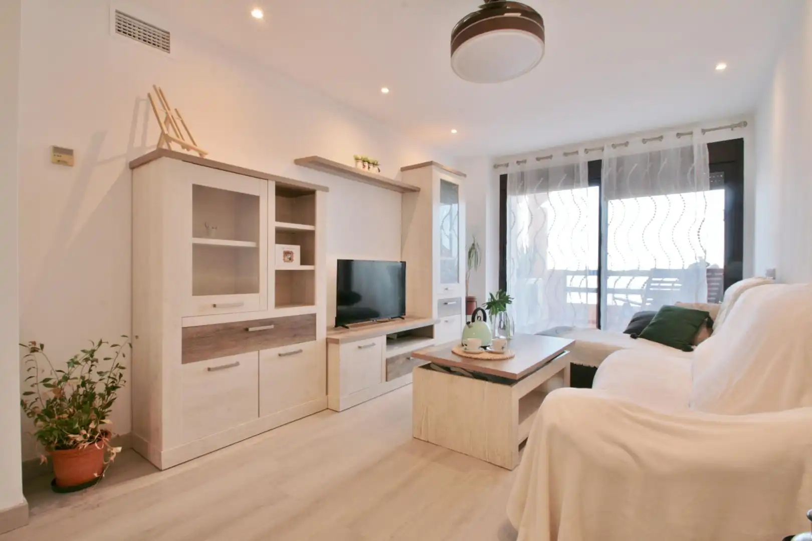 Sala de estar de Apartamento en venta en Almería con Aire acondicionado, Jardín privado y Terraza