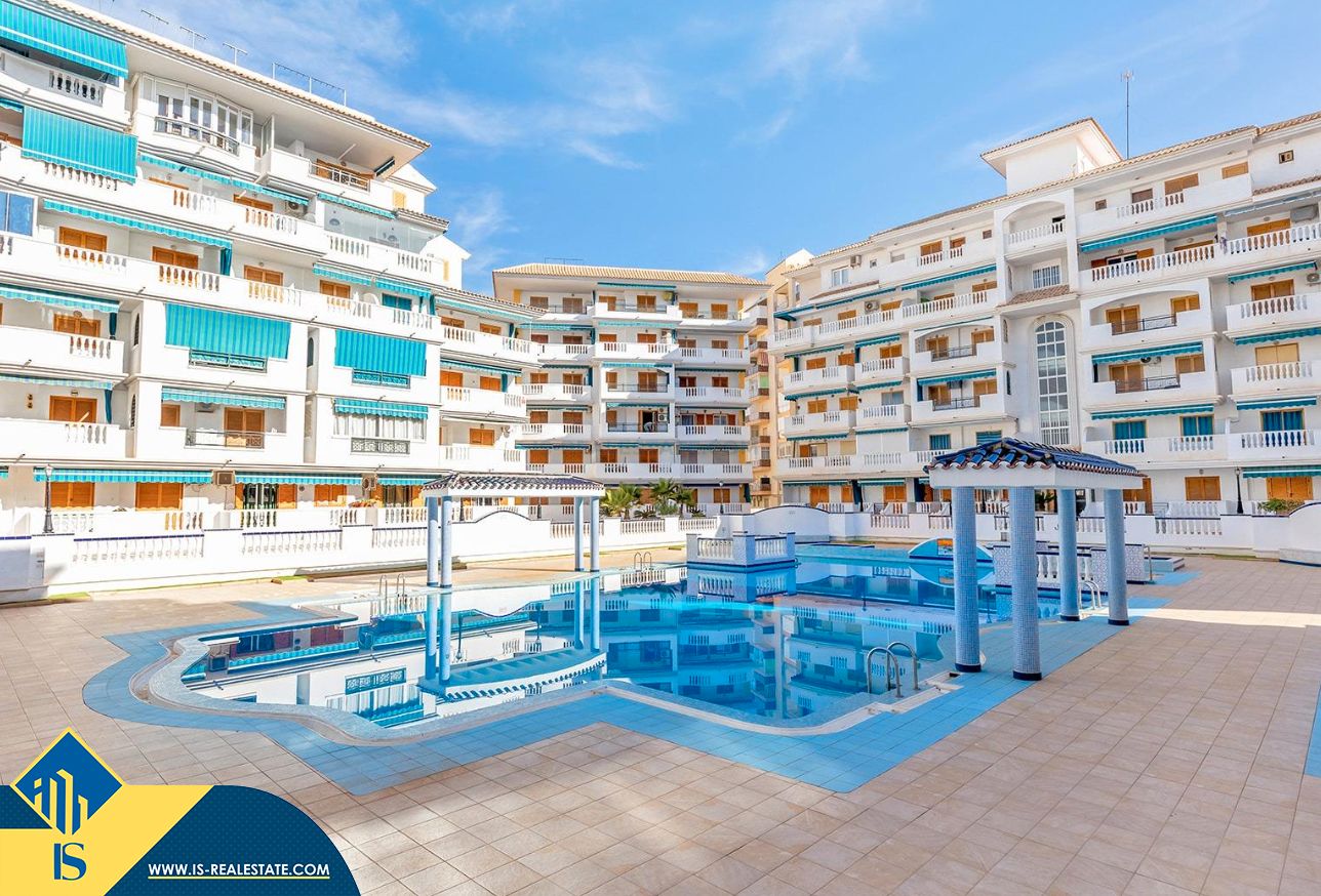 Piscina de Apartament en venda en Torrevieja amb Aire condicionat, Calefacció i Terrassa