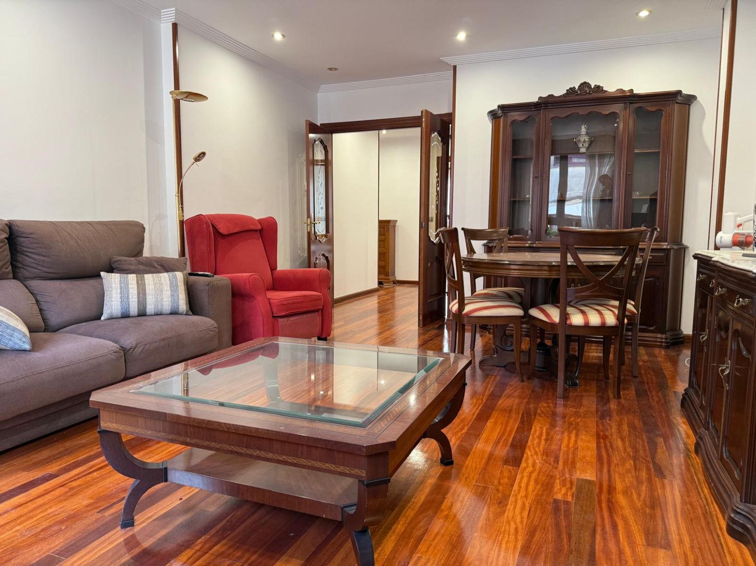 Sala d'estar de Pis de lloguer en Gijón  amb Calefacció, Parquet i Terrassa