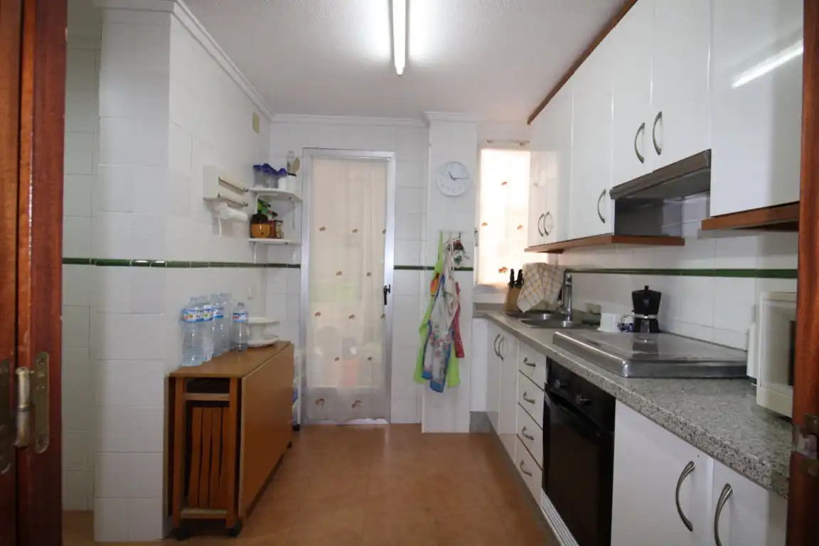 Küche von Wohnung zum Verkauf in Torrevieja mit Möbliert und Balkon