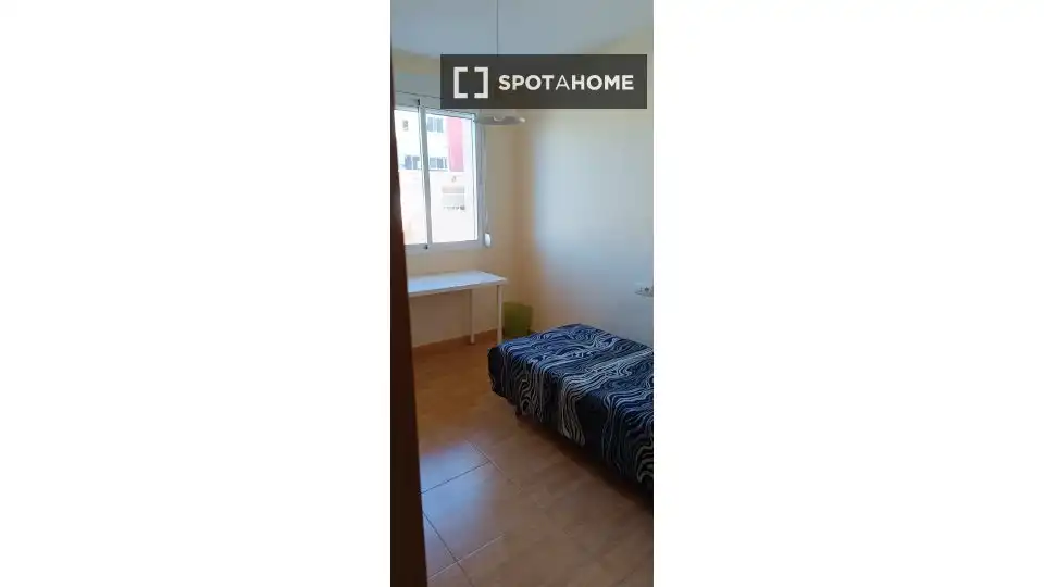 Dormitori de Apartament per a compartir en Sagunto / Sagunt amb Aire condicionat, Terrassa i Moblat