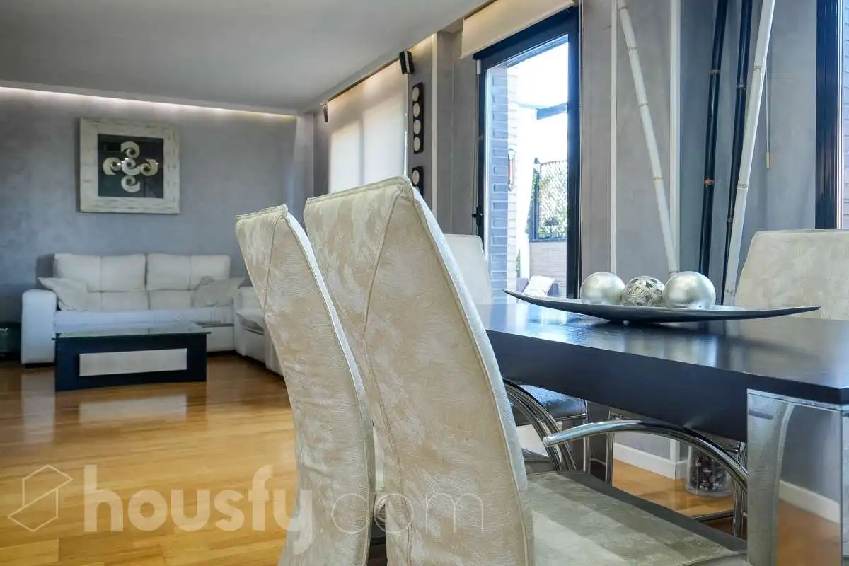 Comedor de Ático en venta en Madrid con Terraza, Trastero y Piscina comunitaria