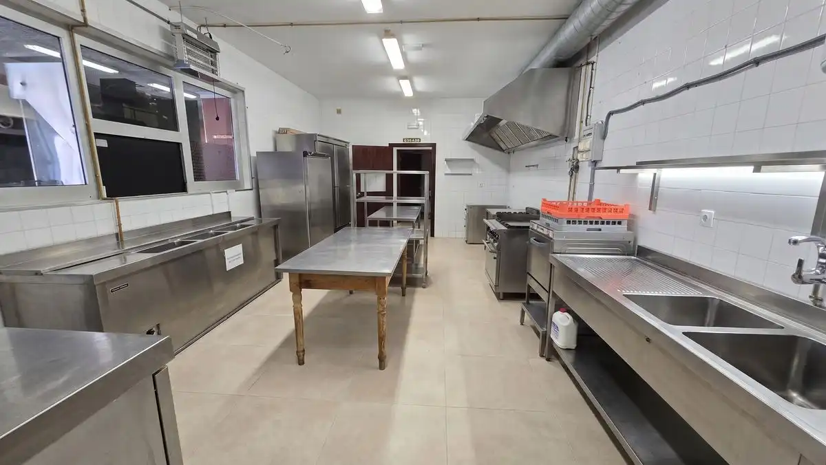Cocina de Edificio en venta en La Luisiana