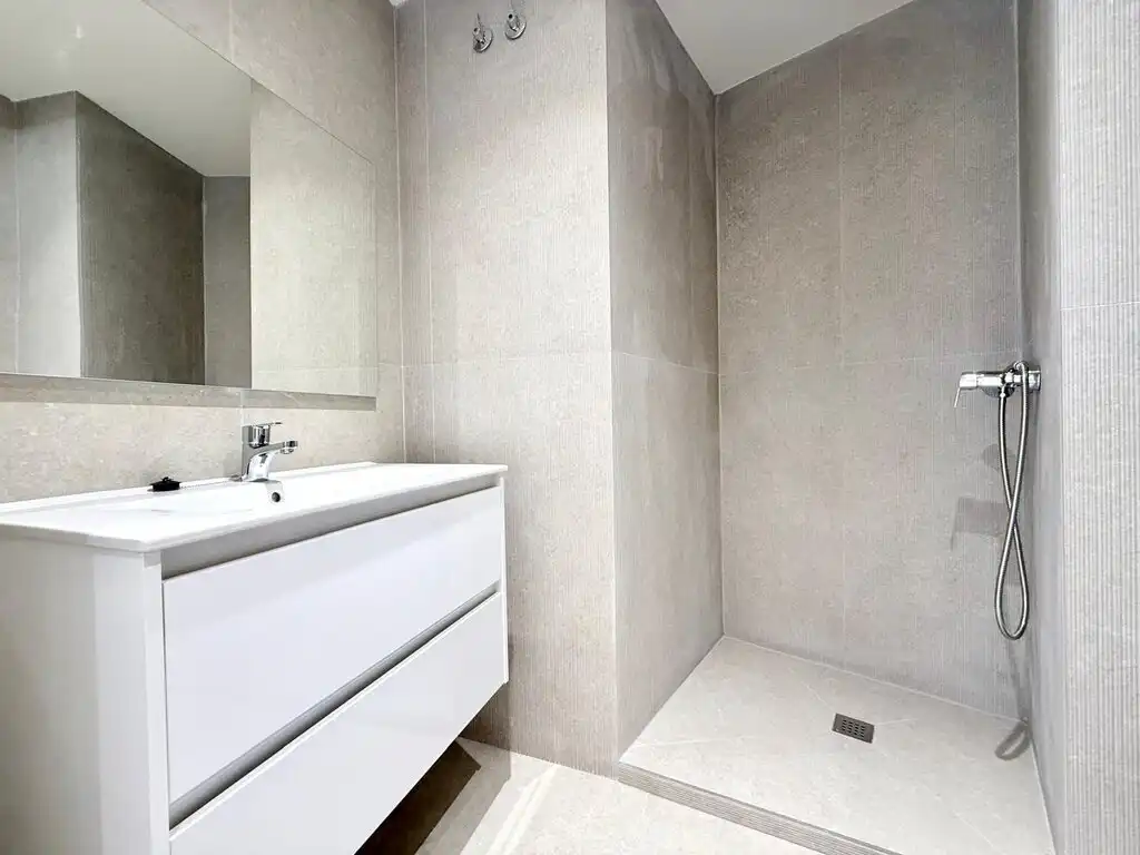 Baño de Piso en venta en Figueres con Aire acondicionado, Calefacción y Terraza