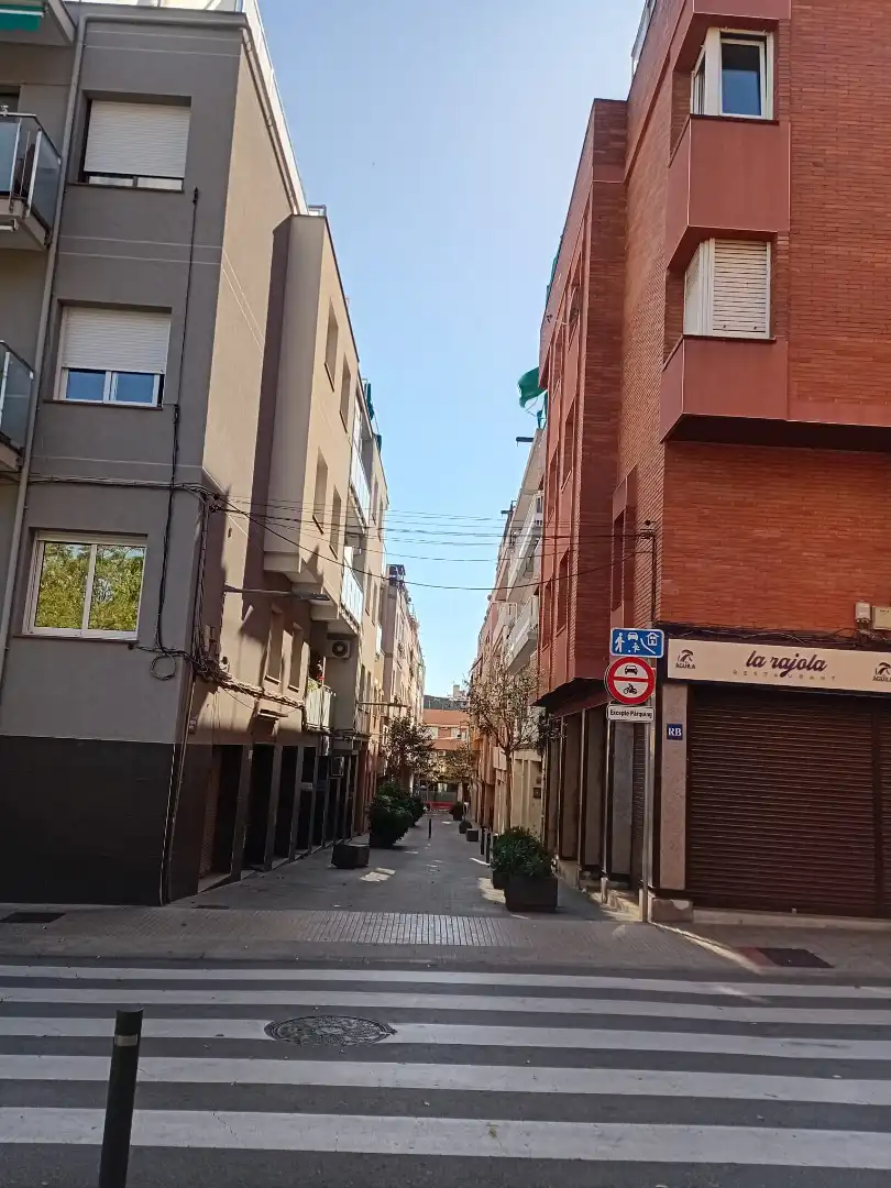 Exterior view of Commercial properties for sale in Esplugues de Llobregat