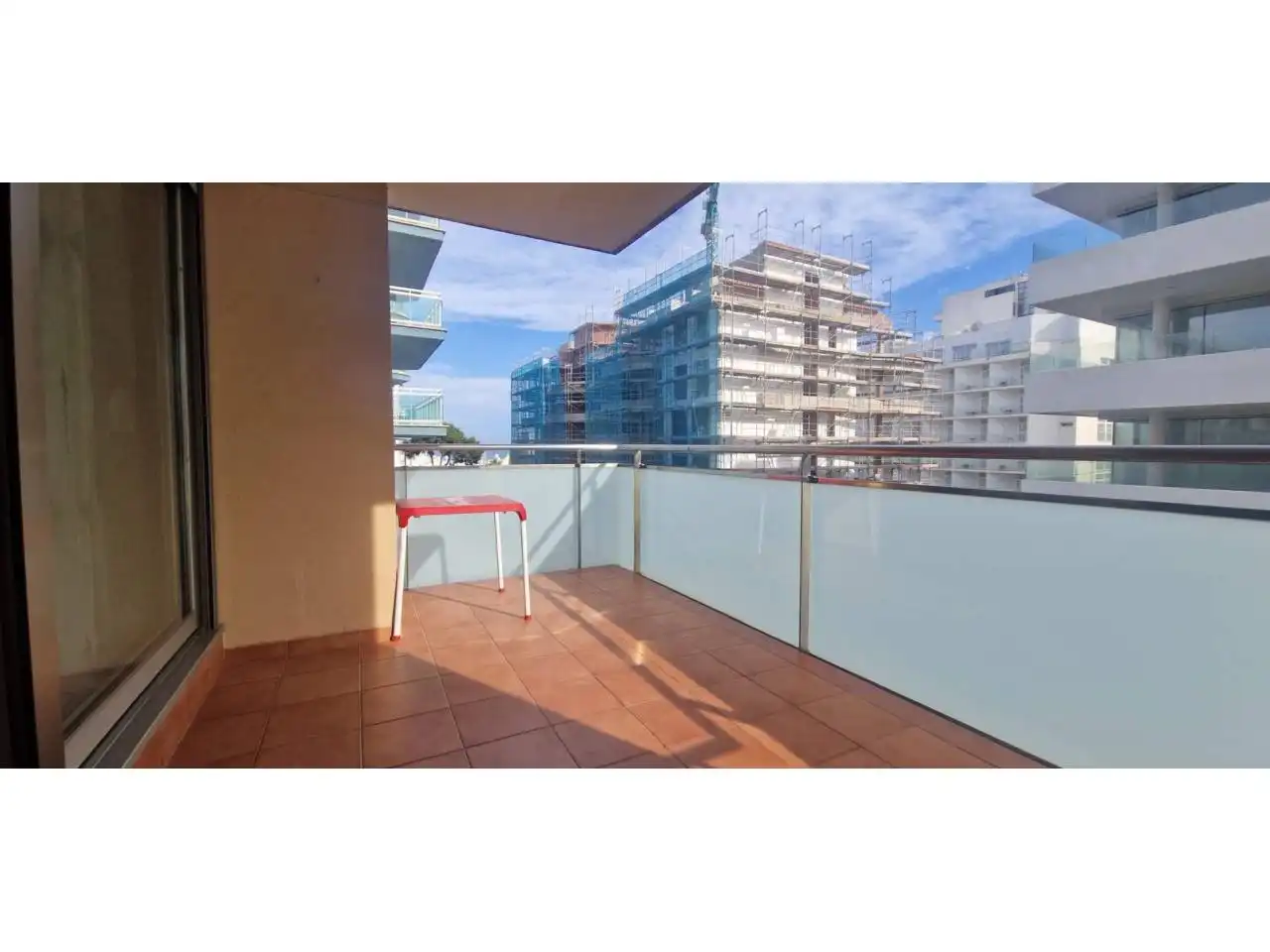 Apartamento con piscina en venta en Puerto Marina, imagen 3