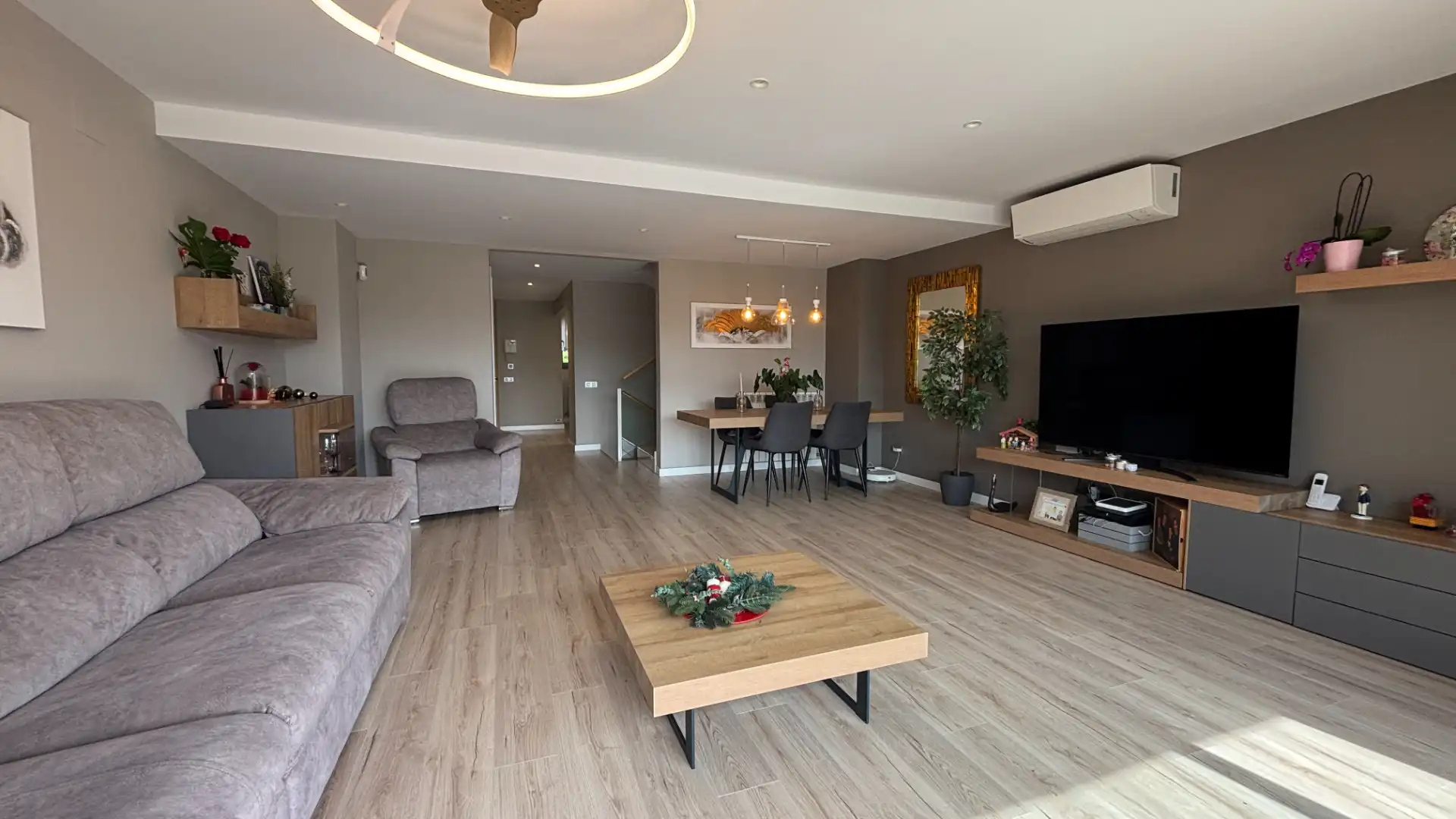 Sala de estar de Casa adosada en venta en  Lleida Capital con Aire acondicionado, Calefacción y Parquet
