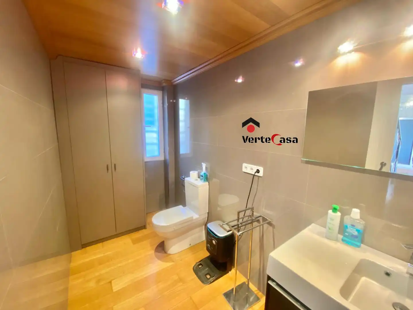 Badezimmer von Haus oder Chalet zum Verkauf in Alzira mit Klimaanlage, Heizung und Parkett