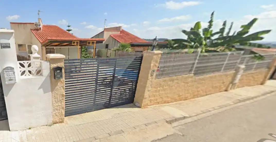 Detached house with pool for sale in Calle Pérez Galdós 68