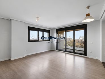 Flat with balcony for sale in Calle de María de las Mercedes de Borbón