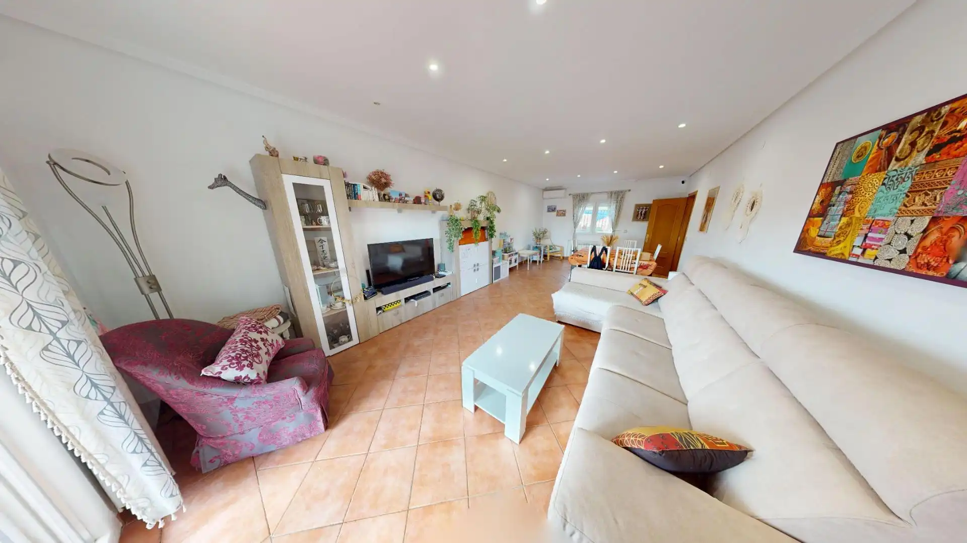 Sala de estar de Casa o chalet en venta en El Molar (Madrid) con Aire acondicionado, Calefacción y Jardín privado