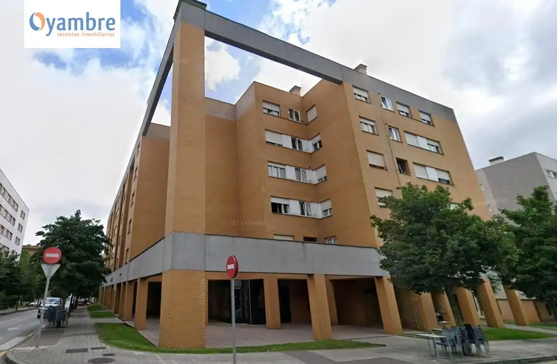 Vista exterior de Pis en venda en Gijón  amb Terrassa i Balcó