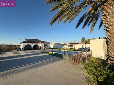 Xalet amb piscina en venda a Las Lagunas - Campano