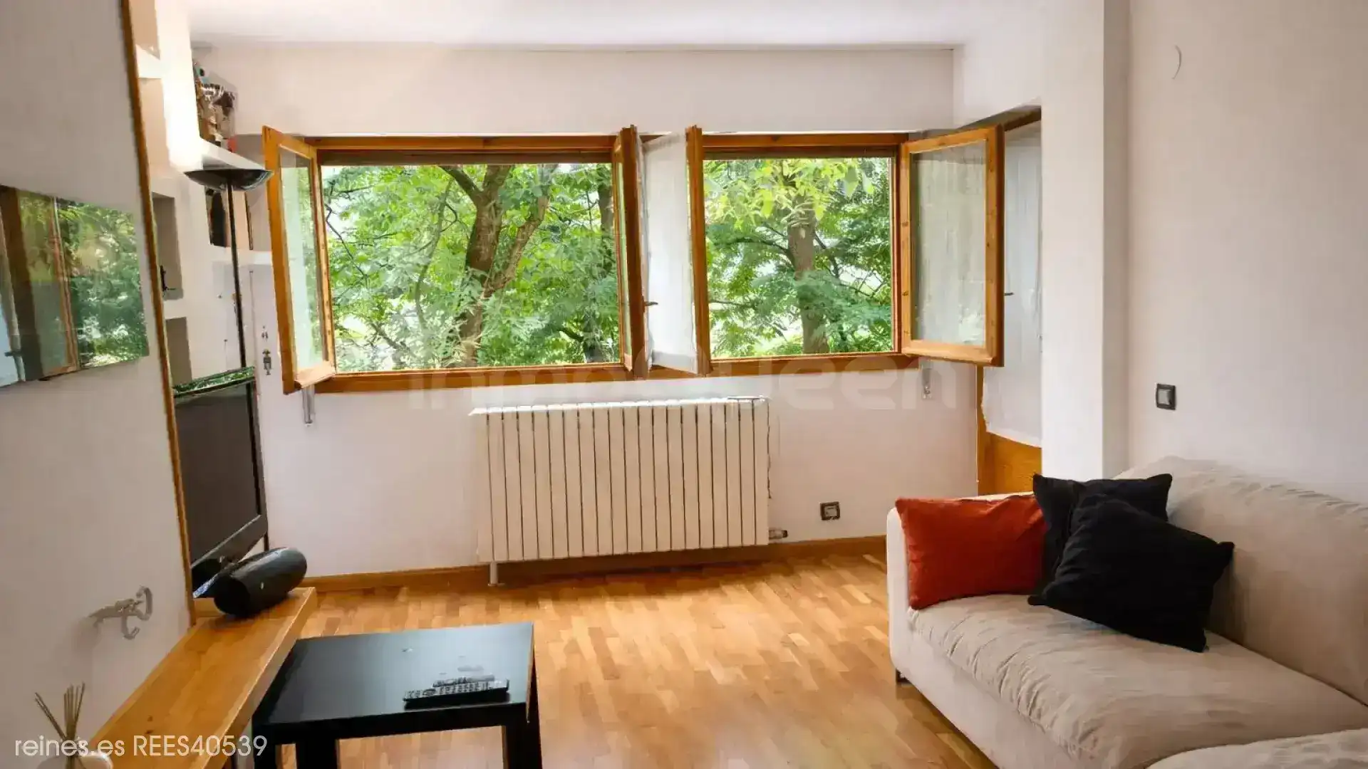 Sala de estar de Piso en venta en Jaca con Calefacción, Terraza y Amueblado