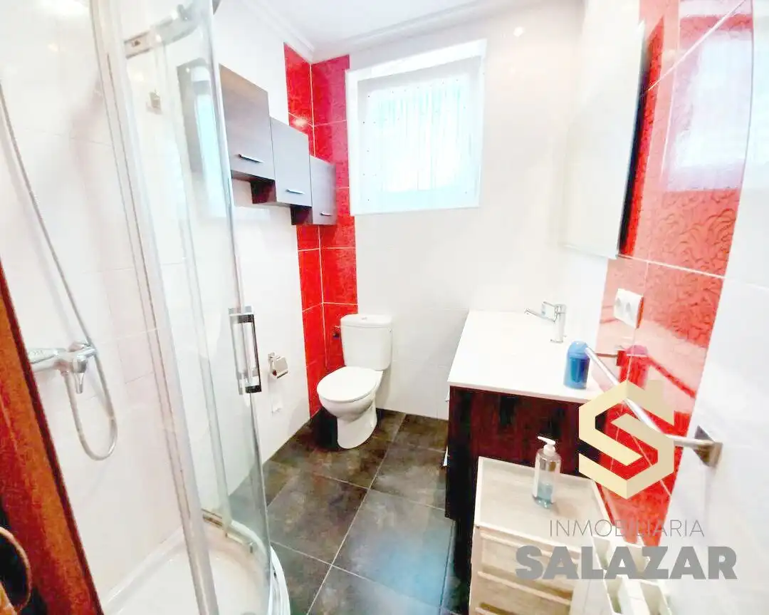 Baño de Piso de alquiler en Bilbao  con Calefacción y Trastero