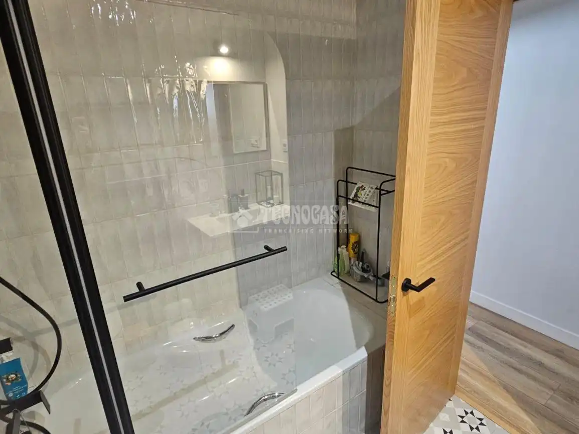 Badezimmer von Geschaftsraum zum Verkauf in Madrid mit Klimaanlage und Heizung