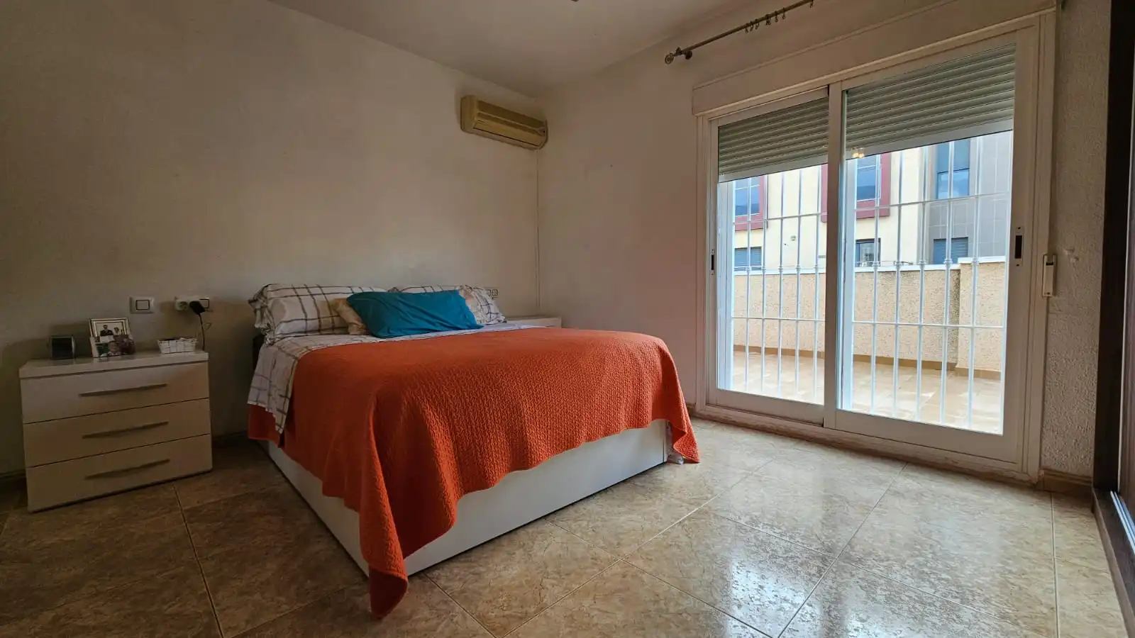 Habitación de Ático en venta en El Ejido con Aire acondicionado, Terraza y Amueblado