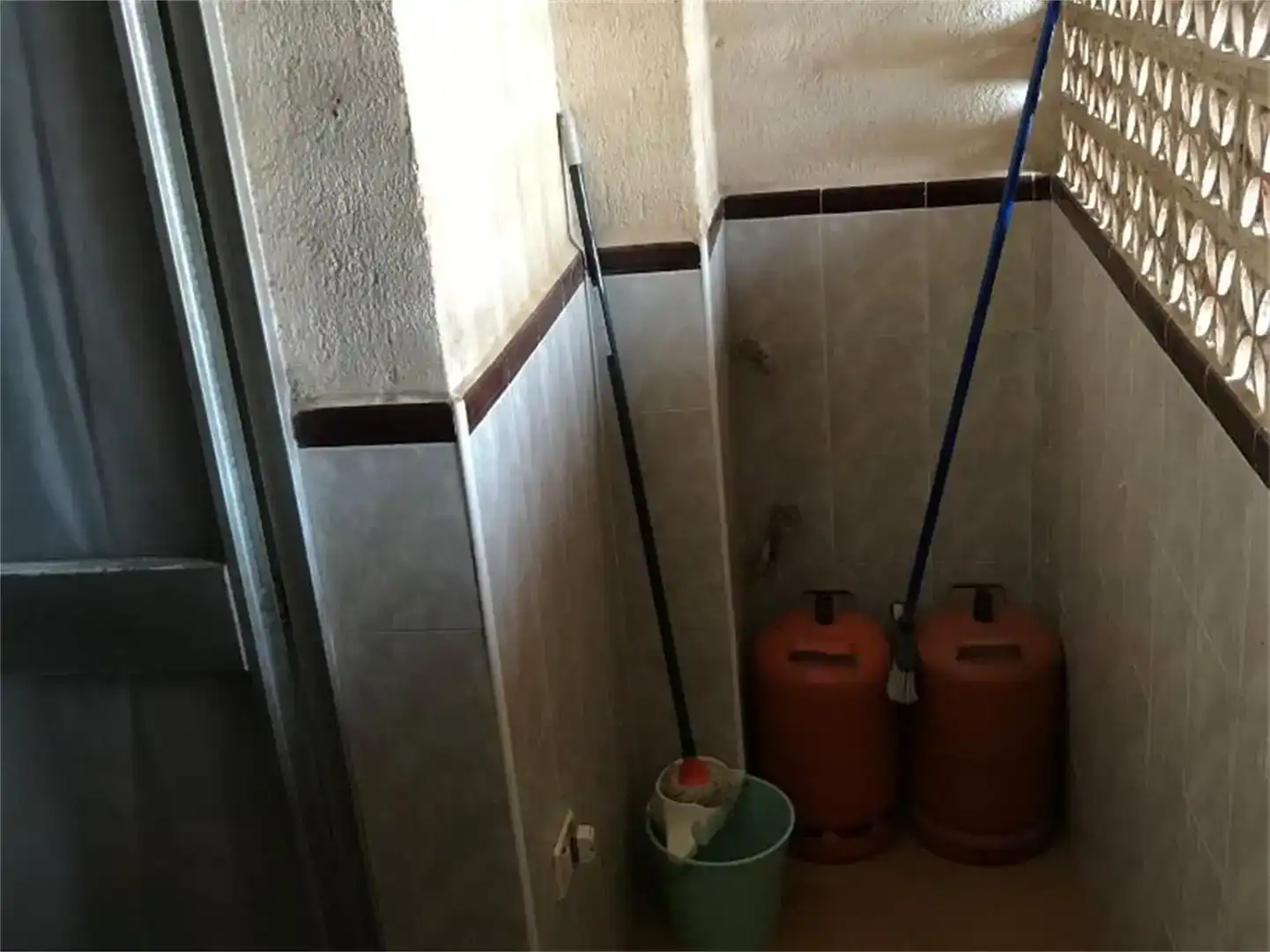 Bany de Pis en venda en Linares amb Jardí privat