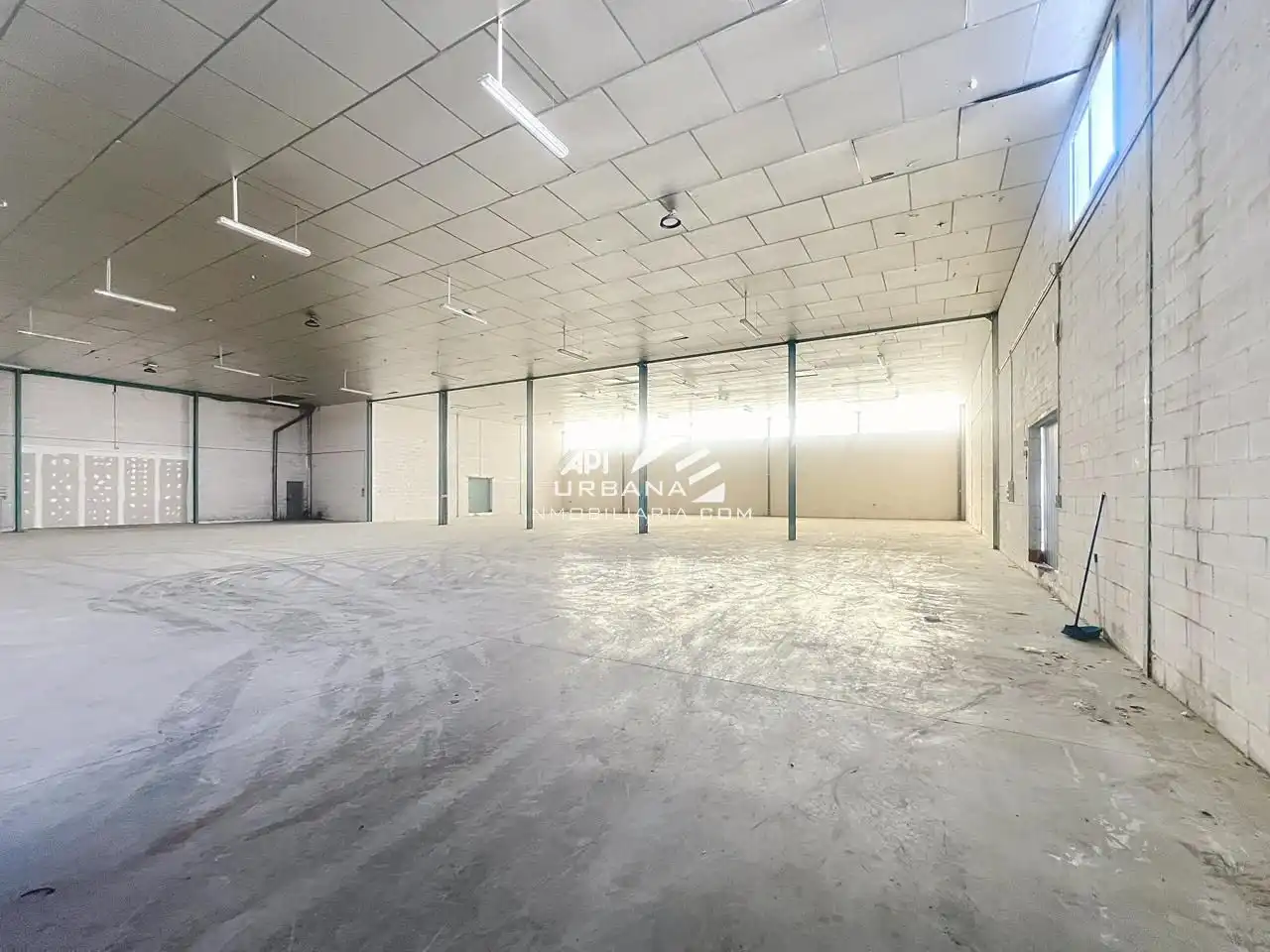 Fabrikhallen zur Miete in Lucena