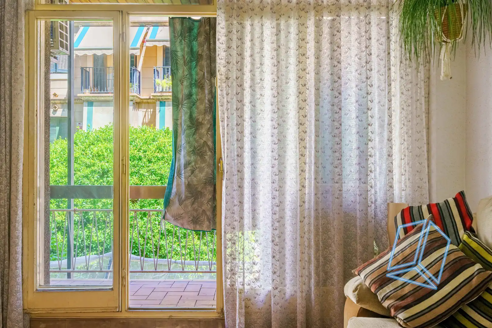 Terraza de Piso en venta en L'Hospitalet de Llobregat con Balcón